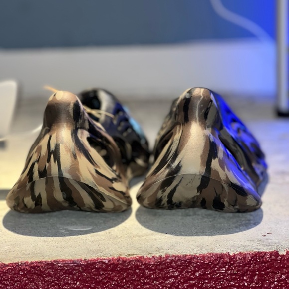 NWT ADIDAS YEEZY FOAM RUNNERS MX Cinder - Picture 3 of 8